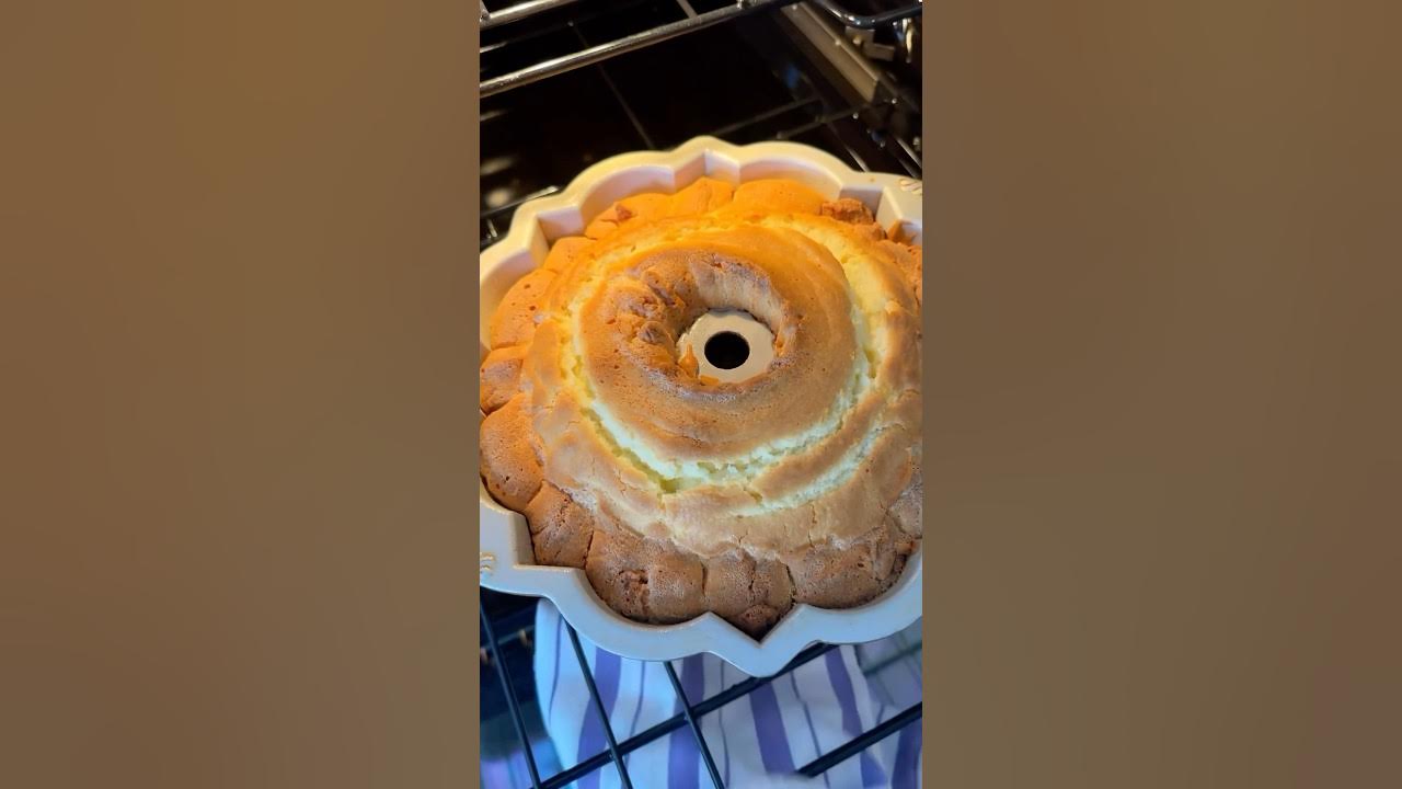Big Mama’s Cream Cheese Pound Cake at Grandbaby-Cakes.com #poundcake #cake Big Mama’s Cream Cheese Pound Cake at Grandbaby-Cakes.com #poundcake #cake