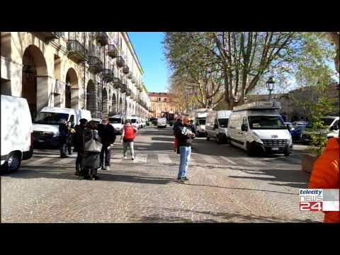 07/04/21 - Gli ambulanti di Asti bloccano le vie del centro