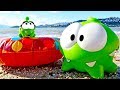 Ам Няша прячется от Ам Ням на пляже - Видео для детей
