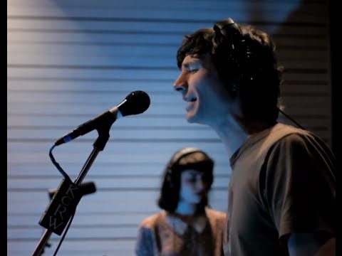 Gotye performing "Somebody That I Used To Know" on KCRW