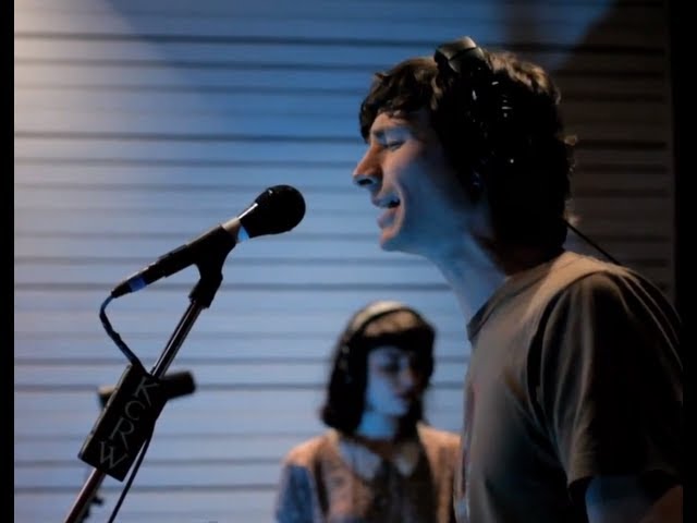 Gotye performing Somebody That I Used To Know Live on KCRW class=