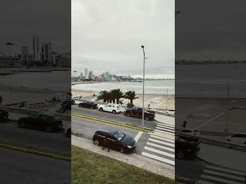 Tarde ventosa y gris en la playa del Torreón del Monje Mar del Plata