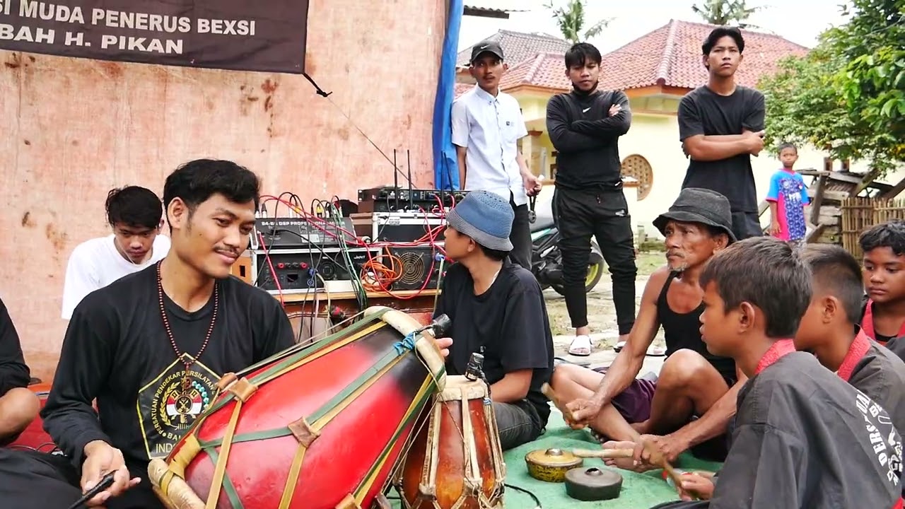 Perform Pencak Silat Beksi (Kubeng)