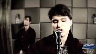 Vampire Weekend - A-Punk (Acoustic) | Performance | On Air With Ryan Seacrest Resimi