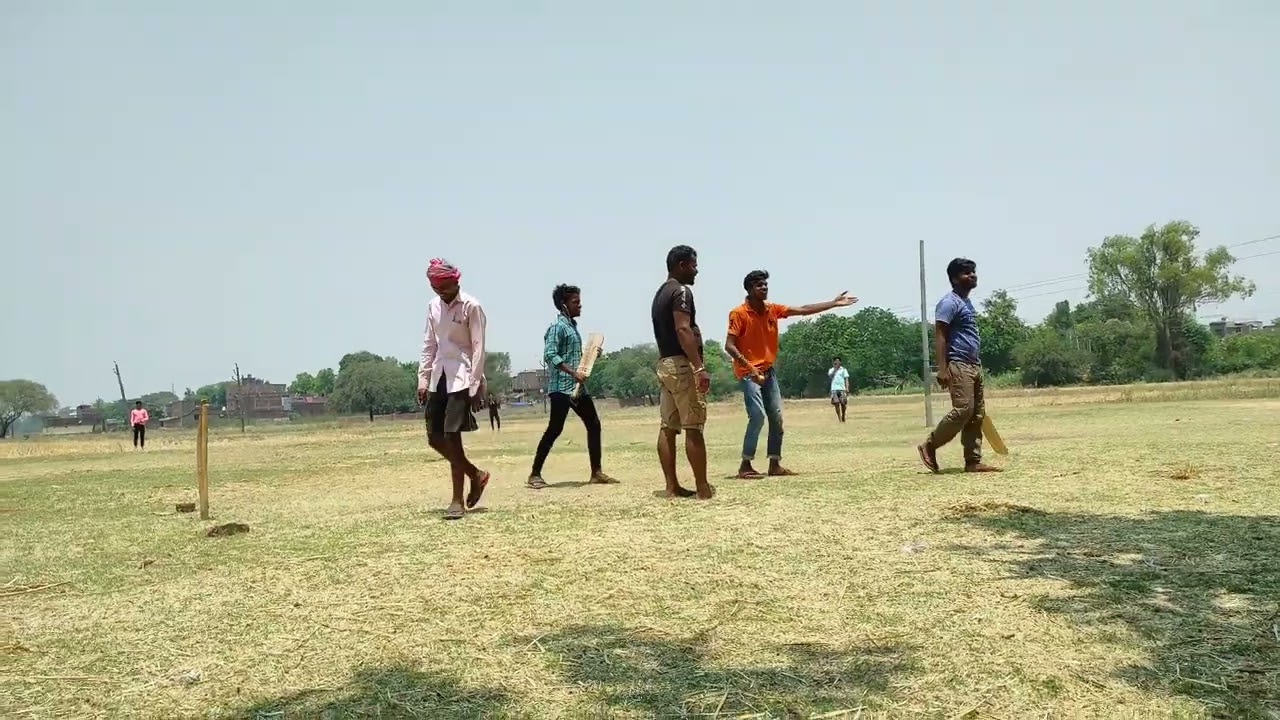 My village match...Please comment this bowling is jerk or not. Nhi to shayad mai out nhi hua hotà😊😊 