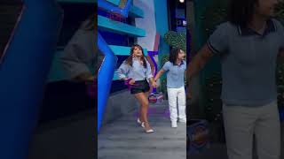 Tania Rincón En Short Simplemente Espectacular