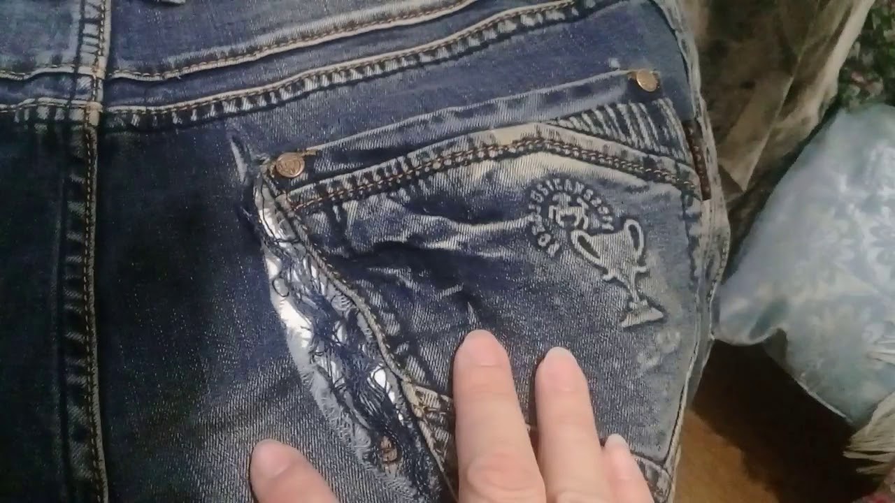 Конча на джинсах