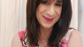 Crossdresser Leah Models A Summery Floral Dress