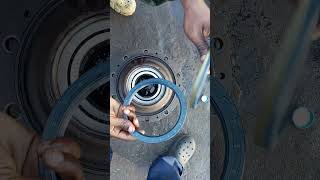 how install hub seal for diff HL7 @MercedesBenz #automobile
