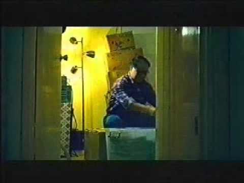 香港廣告: 實惠 屋企永遠至大(膠箱)2002