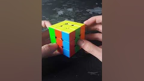 Stripes Pattern on a Rubiks Cube