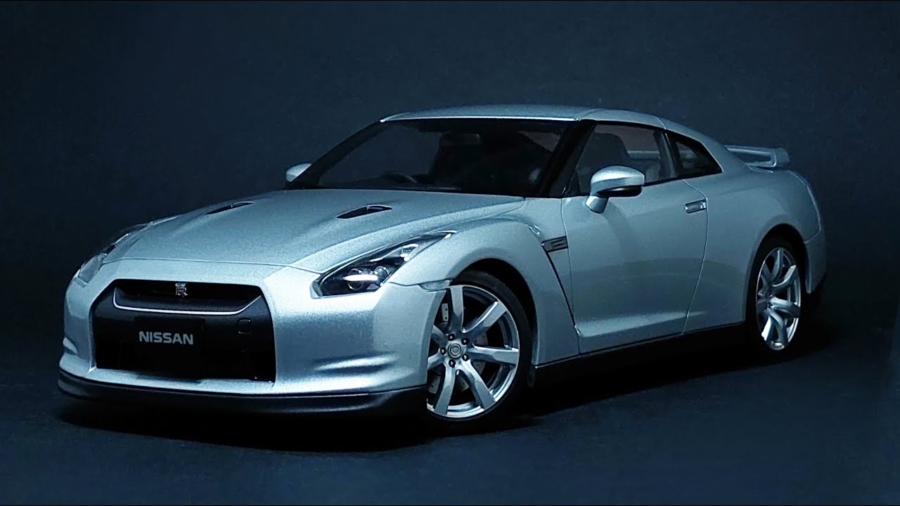 AUTOart 1:18 Nissan GTR (R35) - YouTube