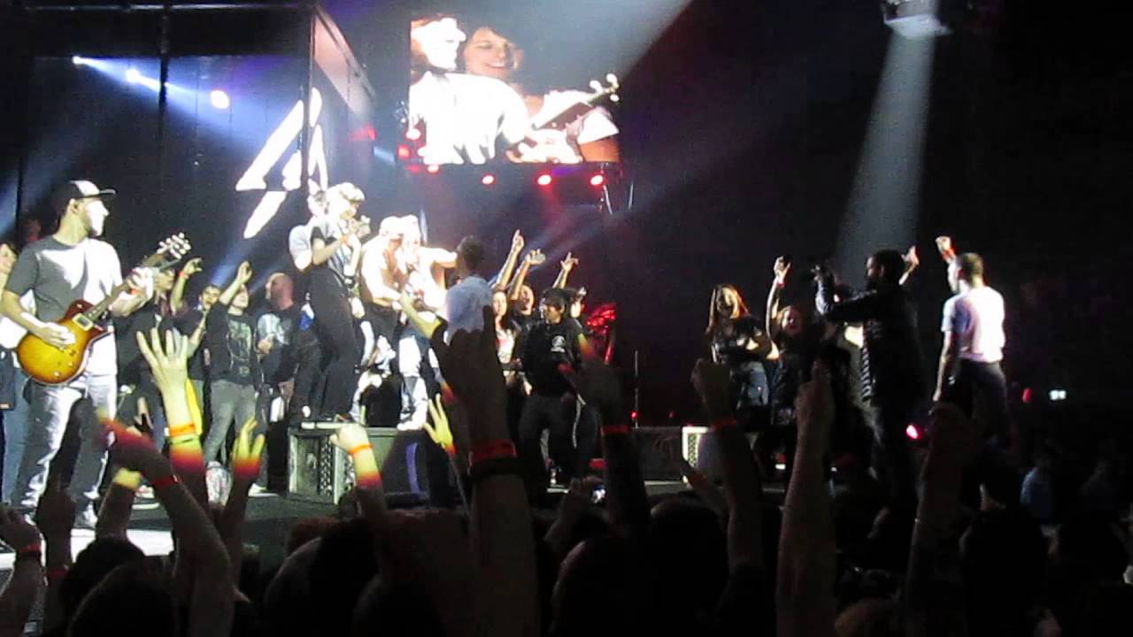 metal wall art Linkin Park Invite Fans On Stage (London O2 Arena Nov 24 2014)