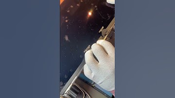 MacBook screen fault where it shows lines and only works at slight angles  This screen is repairable