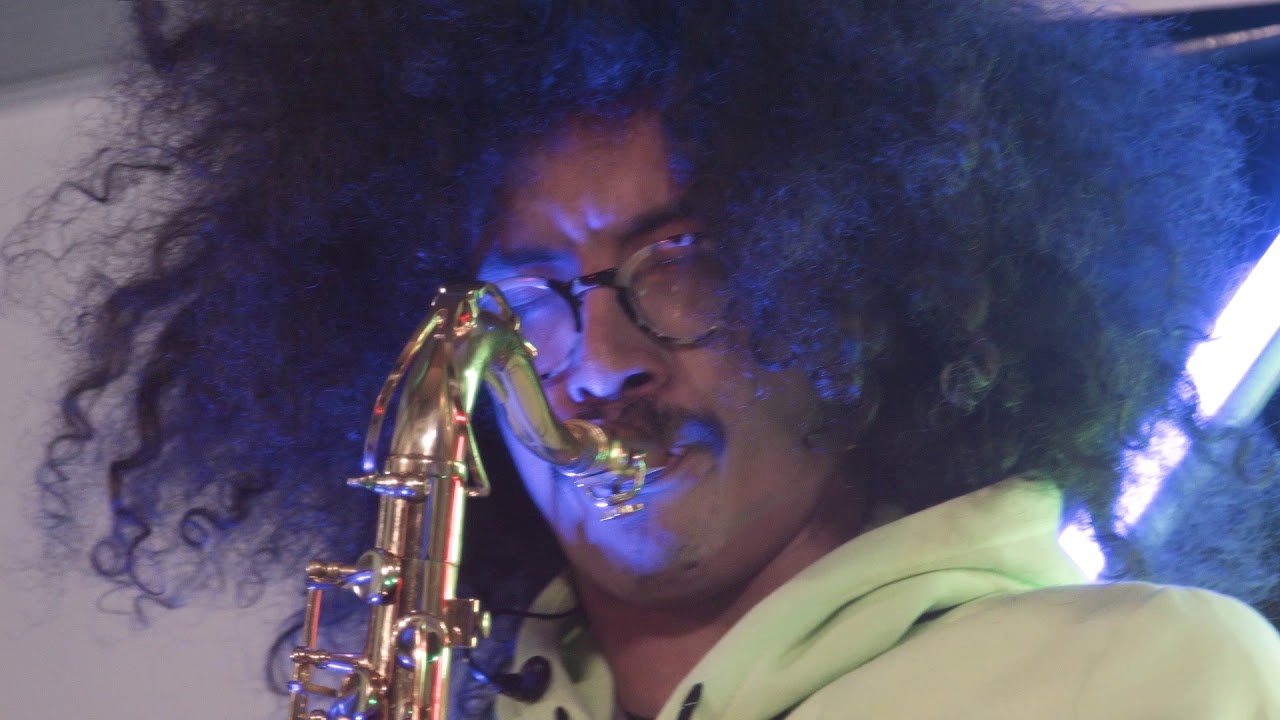 URSS BAJO EL ÁRBOL | TURISTA | LIVE SESSION EN BUENA ONDA