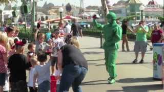Toy Story Soldiers / Green Army Men from Toy Story at Disneyland's California Adventure screenshot 5