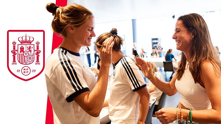 SELECCIÓN ESPAÑOLA FEMENINA: LAIA CODINA visita a las jugadoras antes del España vs Suiza | EUROCOPA