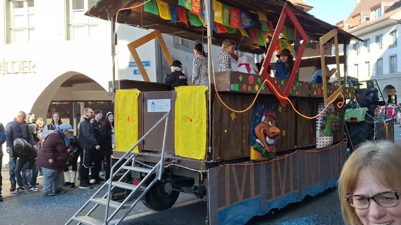 Thun BE Fasnacht 2024 Umzug 1/5   Impressionen und Eindrücke/Der Anfang mit Bödeli Rasselbandi