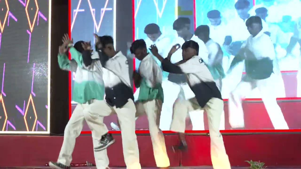 ಶ್ರೀ ವಾಸವಿ ಪ್ರಾಥಮಿಕ ಹಾಗೂ ಪ್ರೌಢಶಾಲೆ ಕೊಪ್ಪಳ 26 ನೇಯ ಶಾಲಾ ವಾರ್ಷಿಕೋತ್ಸವ ಸಮಾರಂಭದಲ್ಲಿ ಮಕ್ಕಳ ಅದ್ಭುತ ಪ್ರದರ್ಶನ