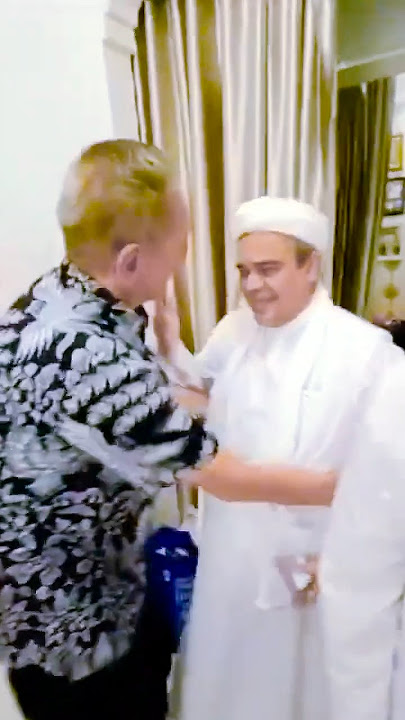 Orang Terkaya Indonesia Ta'zim Kepada Mulia Sayyiduna Syarif Habibana Abuya Aba Habib Rizieq Syihab
