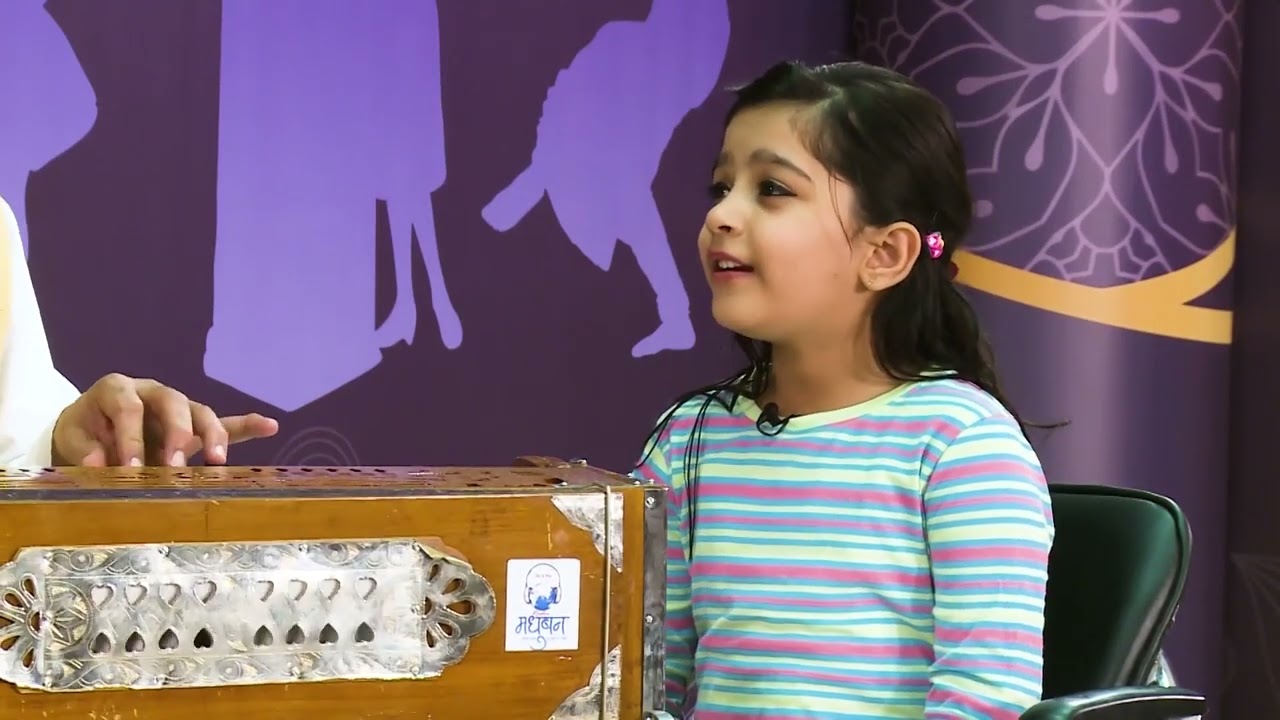 इतनी अच्छी आवाज है कि मन करता है सुनते ही रहे । आप भी सुनिए