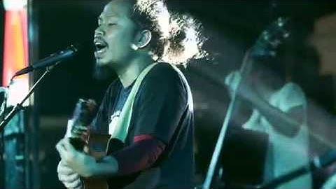 Payung Teduh - Menuju Senja (Official Video)