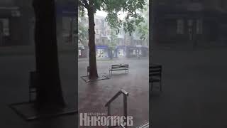 Ливень затопил центр Николаева: воды по колено