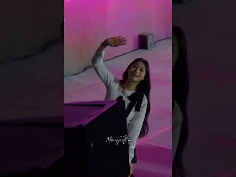 251118  Apink    LUV