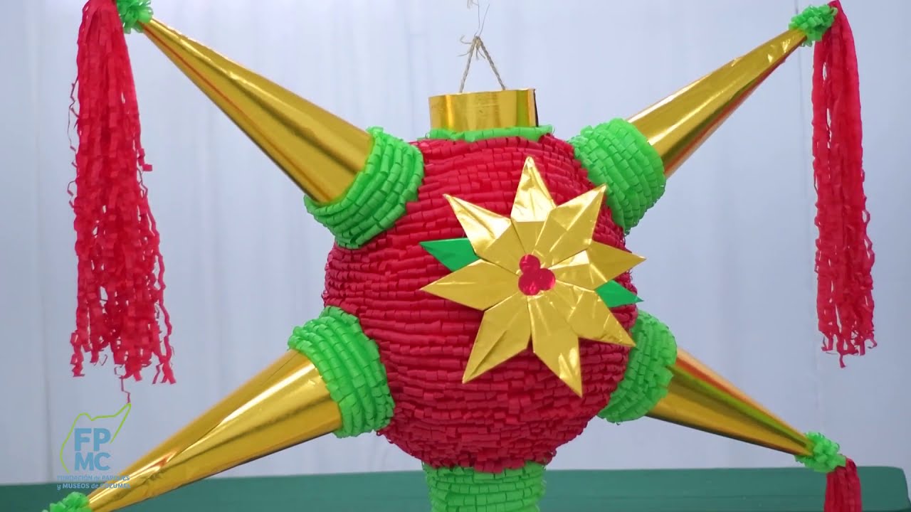 Elaboración de una piñata navideña. México.