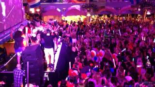 Nkotb cruise 2014 wobble dance on lido with Donnie wahlberg