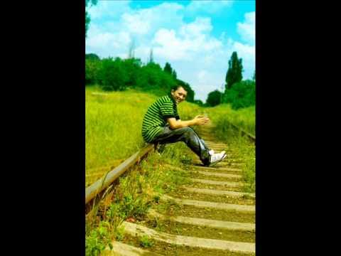 Песня там далеко. Текст про землю. Там далеко есть земля песня слушать. Тамо далеко. Там новый год два раза в год.