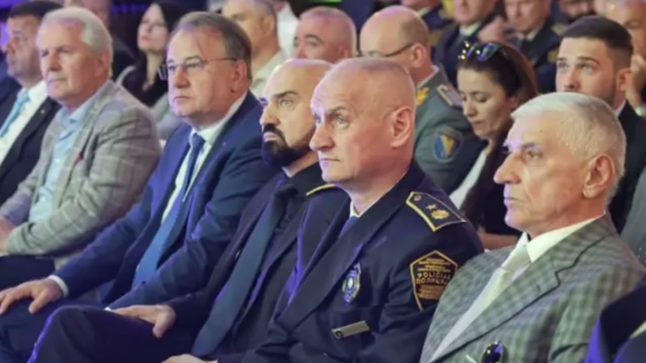 Objavljujemo prepiske premijera i direktora FUP-a: Nikšić od Munjića tražio da “spenga”...