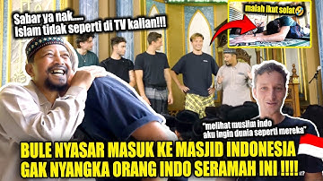 Toen deze Bule de moskee binnenliep, raakte hij verbaasd over de goedheid van de moslims in Indonesië.