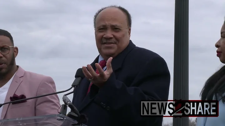 Martin Luther King III and Arndrea Waters King spe...