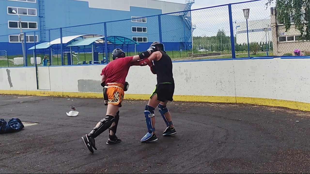 Muay Thai sparring to practice combinations YouTube