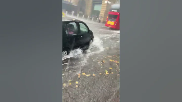 Heavy Rain Leads To Flash Flooding In London - DayDayNews