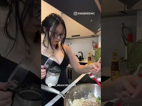 Making indonesia fried rice at home by msbreewc.