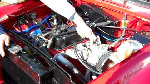 1975 mgb Engine runs for first time after re-done.AVI