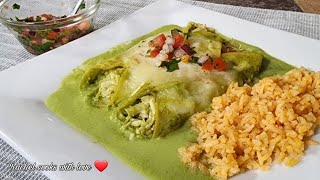 Enchiladas Poblanas // Chicken enchiladas in poblano sauce ❤️