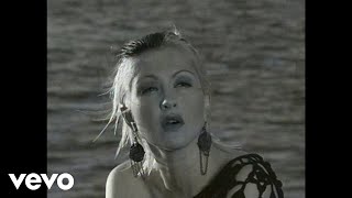 Смотреть клип Cyndi Lauper - A Night To Remember