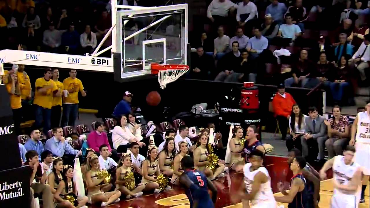 Men's Basketball Defeats Virginia, 70-67