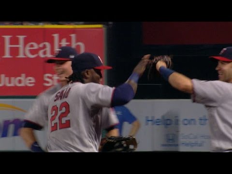 Twins go around the horn for a triple play