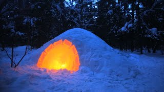 Building a FANCY Snow Cave with No Tools (Quinzee/Igloo Overnight) by Os Bushcraft and Survival 1,432,000 views 3 years ago 8 minutes, 57 seconds