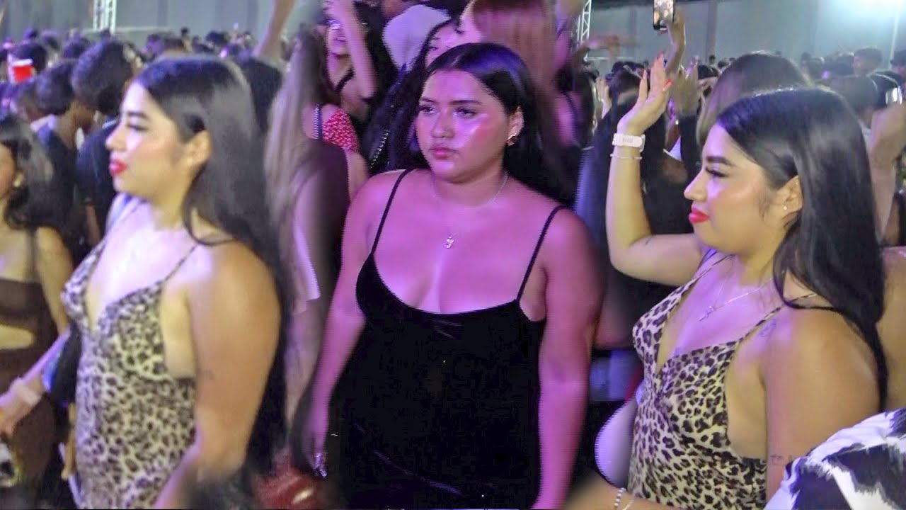Mujeres Hermosas Bailando Con Bertin Gomez y Su Condesa En Las Vigas, Gro.