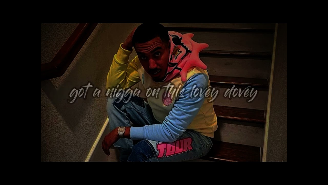 Gavin Magnus. Doll face . Lyrics YouTube