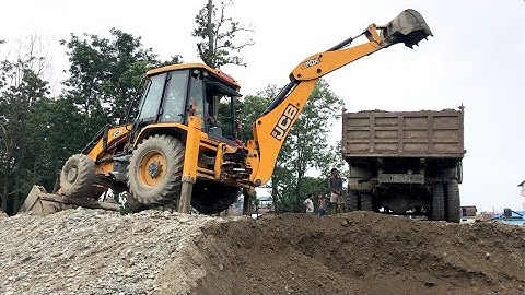 JCB Stunt - JCB Backhoe 3DX Loading On Mixed Ballast Tipper Dump