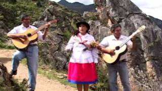 Video thumbnail of "Yo No Tengo Padre Ni Madre - Vicky Rojas"