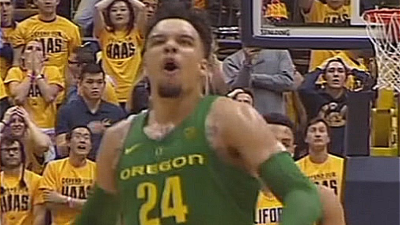 Oregon's Dillon Brooks Makes GoAhead 3Pointer To Complete Comeback CampusInsiders YouTube