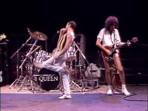 Live aid 1985 queen. Фредди меркьюри уэмбли 1985. Фредди меркьюри на концерте live aid 1985. Концерт live aid 1985 queen. Queen live aid.