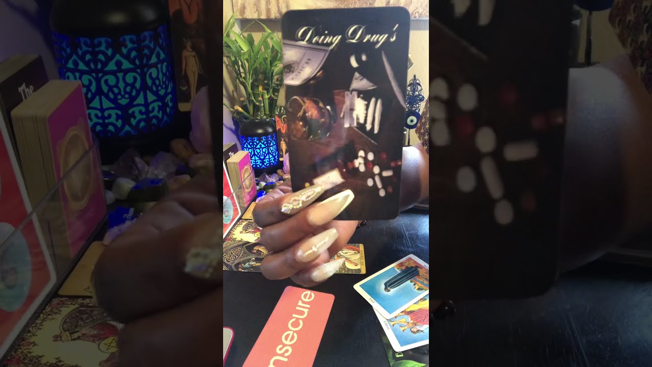 Держит секреты в себе... Очень оскорбительно... кто-то боится высказаться🙏🏾💔